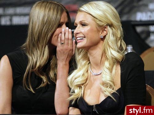 Blond Rozpuszczone Kręcone Wieczorowe Długie Fryzury