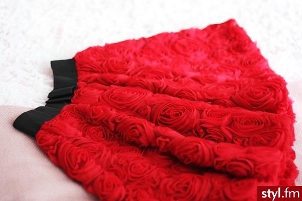 Średnie Spódnice Moda