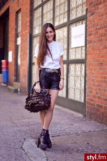 Jeżeli zdjęcie znajduje się już w galerii poproszę o link - Moda uliczna Inne Moda