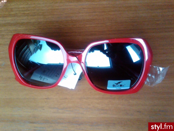 okulary przeciwsłoneczne a la PARIS HILTON. z boku diamenciki, okulary są NOWE ! - Misz-masz