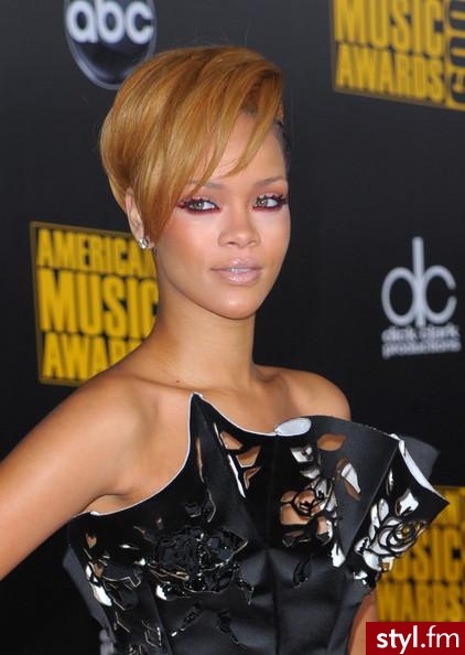 Rihanna - Makijaże