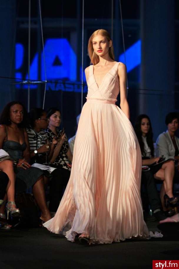 Sukienki Moda