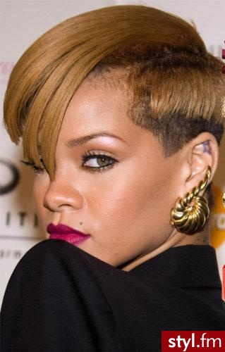 rihanna. kolczyk<3 - Krótkie Fryzury