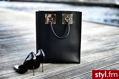 Klasyczne czarne dodatki, to coś co nigdy nie wyjdzie z mody. Jak dla mnie to zawsze będzie numer jeden ! :) - Torebki na co dzień Torebki Moda