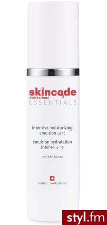 SKINCODE ESSENTIALS INTENSYWNIE NAWILŻAJĄCA EMULSJA DO TWARzY SPF10 - Emu Buty Moda