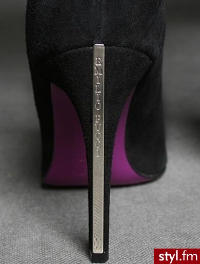 kozaki Emilio Pucci. kozaki Emilio Pucci

Cena 980 zł :) - Pozostałe Buty Moda