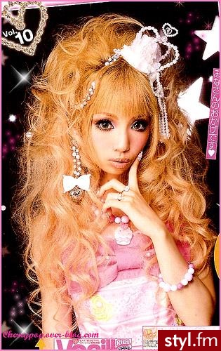gyaru. <3 - Kręcone Na co dzień Średnie Fryzury