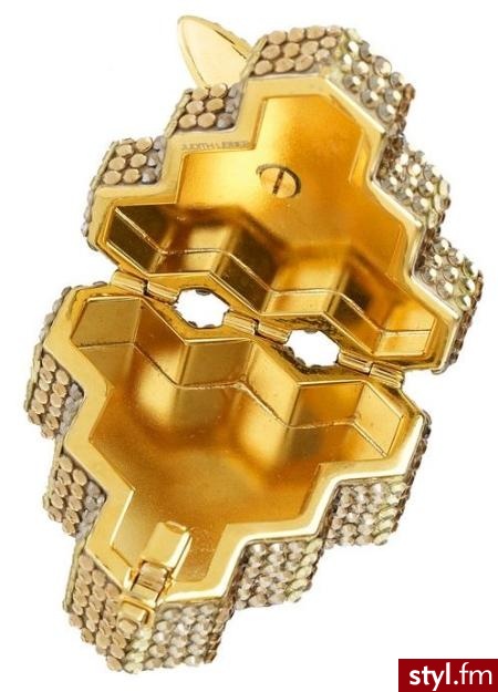Pudełko na tabletki Judith Leiber. Pudełko na tabletki Judith Leiber

Pudełeczko można kupić w internetowym sklepie Net-A-Porter. Kosztuje ok. 614 euro.

Rozmiar: 4cm na 4 cm ;) - Misz-masz