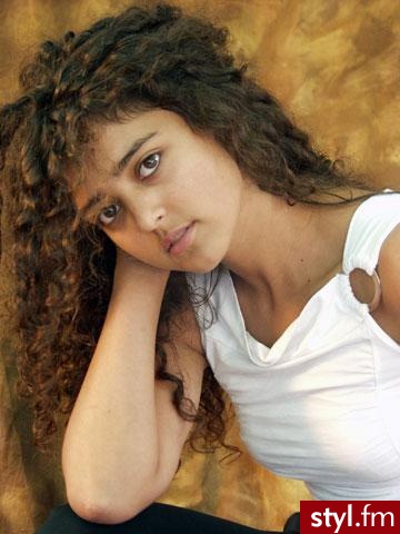 Nadia el Dursi - Kręcone Na co dzień Średnie Fryzury