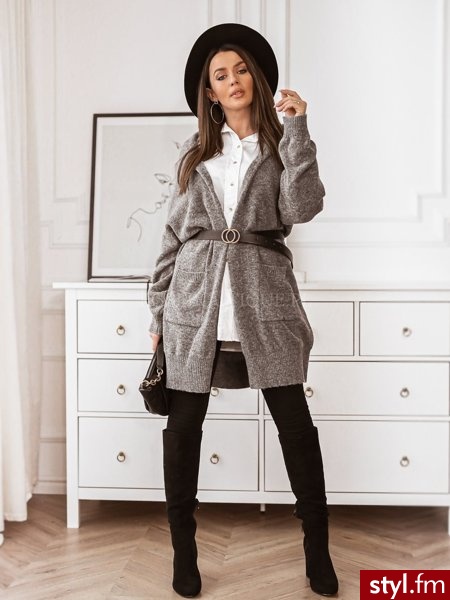 Długi, ciepły i stylowy kardigan w kolorze grafitwym. Idealny do wielu jesiennych oraz zimowych stylizacji. https://roseboutique.pl/ - Kardigany Ciuchy Moda