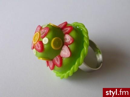 dwu poziomowy tort - pierścionek ręcznie wykonany przez Alice Pleasance - 22$ - Pozostałe Dodatki Moda