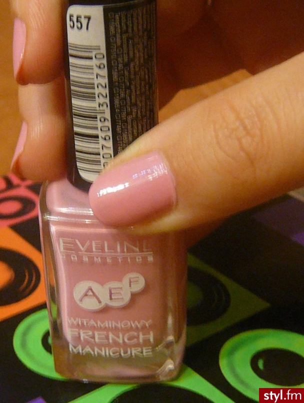 Lakier firmy Eveline cosmetics - Witaminowy French Manicure. Nazwa tego koloru to Rose ;) Cena około 10 zł ^.^ Na żywo kolor jest bardziej różowy...i aby uzyskac taki efekt musiałam 3 warstwy nałożyc ;p - Paznokcie