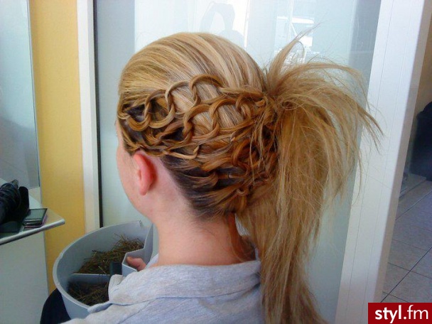 Blond Upięcie Proste Wieczorowe Średnie Fryzury