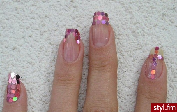 Autor: VooDooDoll hologramy ciemnoróżowe. Autor: <b>VooDooDoll</b><br /> zabawy z różowym hologramem :-) - Paznokcie