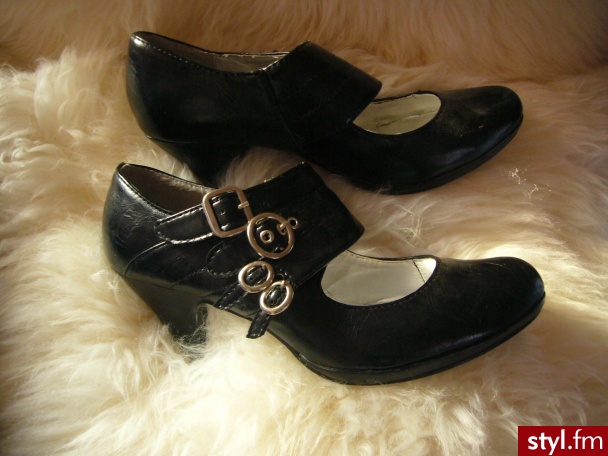 które buty lepsze na imprezke do latexowych leginsow? - Pozostałe Buty Moda
