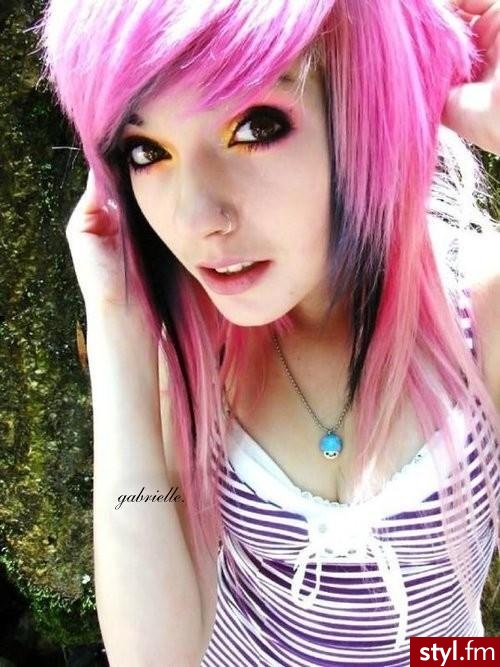pink - Średnie Fryzury