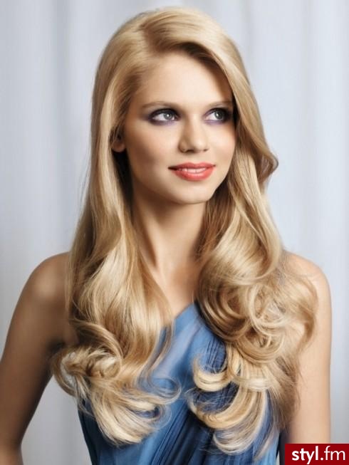 Blond Rozpuszczone Kręcone Wieczorowe Długie Fryzury