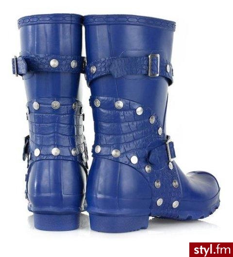 Kalosze Hunter. Kalosze Hunter. Kalosze pochodzą z limitowanej edycji. Można je kupić w internetowym sklepie Net-A-Porter. Kosztują ok. 157 euro. - Pozostałe Buty Moda