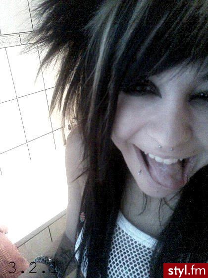 (\",) - EMO Alternatywne Średnie Fryzury