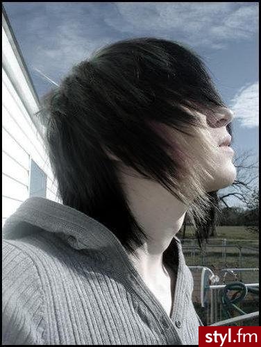 Jeśli zdjęcie już jest w galerii podaj link to usunę :) - EMO Alternatywne Średnie Fryzury
