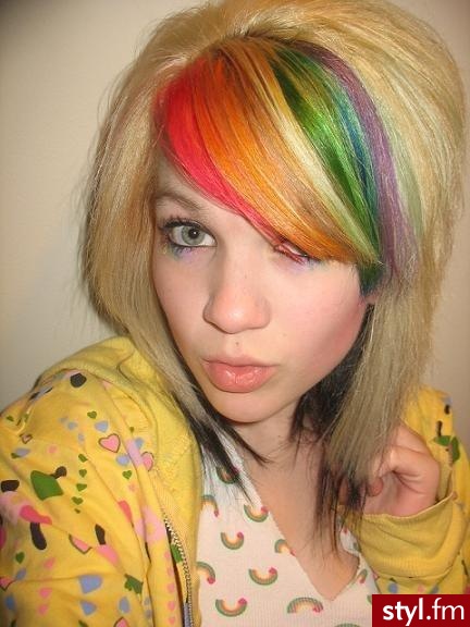 rainbow in hair - EMO Alternatywne Średnie Fryzury