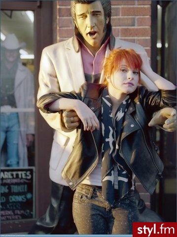 Hayley Williams - Średnie Fryzury