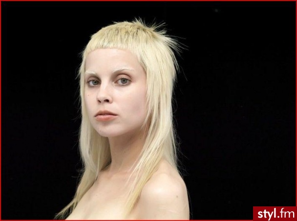 YO-LANDI VI$$ER z  die antwoord - Punk Rock Alternatywne Średnie Fryzury