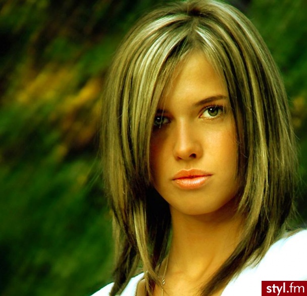 Średnie Fryzury