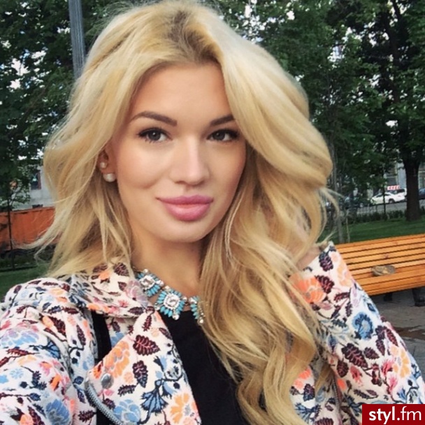 Blond Rozpuszczone Kręcone Na co dzień Długie Fryzury