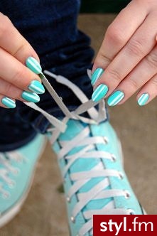 https://www.facebook.com/pages/Blondi-Nails/401325363307849 - Paznokcie