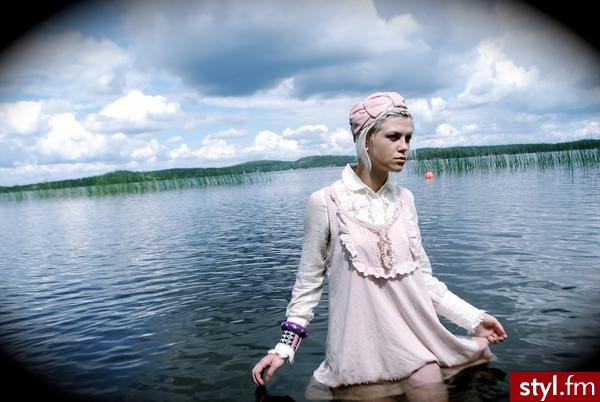 Jeżeli zdjęcie znajduje się już w galerii poproszę o link - Moda uliczna Inne Moda