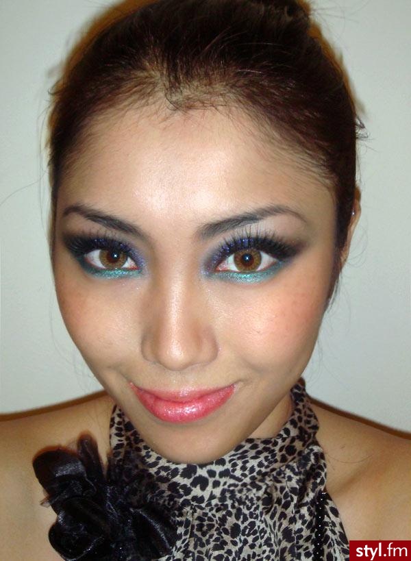 makijaż. * Buxom Stay-There Eye Shadow in Black Lab
* MAC Later Pigment
* MAC Partylicious Pigment
* MAC Reflects Duo Purple Glitter
* Urban Decay Eyeshadow in Virgin - Makijaże