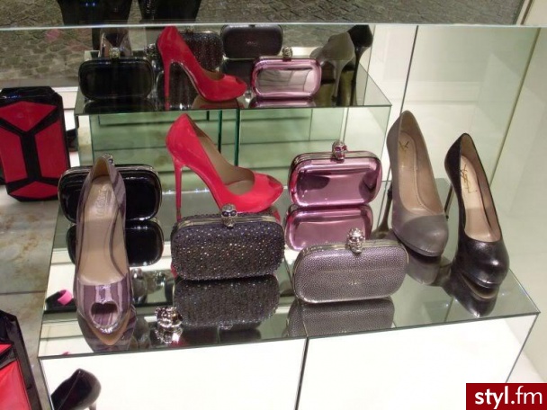 Jeżeli zdjęcie znajduje się już w galerii poproszę o link - Pozostałe Buty Moda