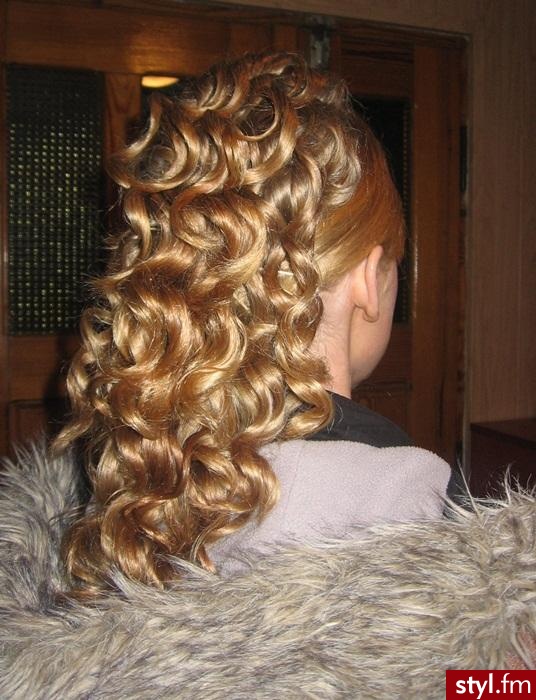 Blond Upięcie Kręcone Wieczorowe Średnie Fryzury