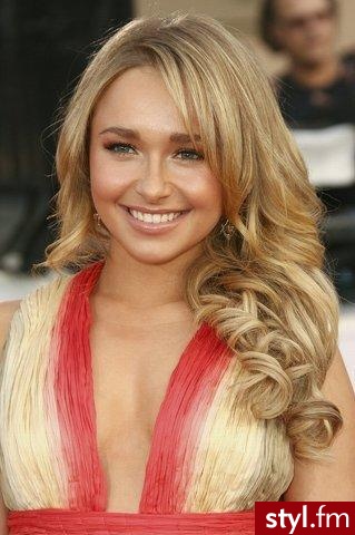 Hayden Panettiere - Kręcone Na co dzień Średnie Fryzury