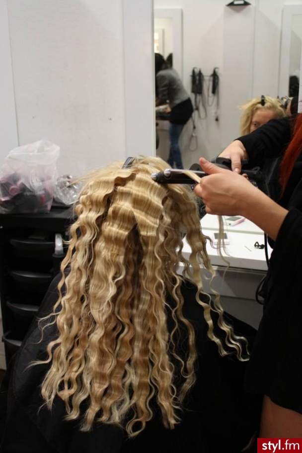 Blond Rozpuszczone Kręcone Na co dzień Długie Fryzury