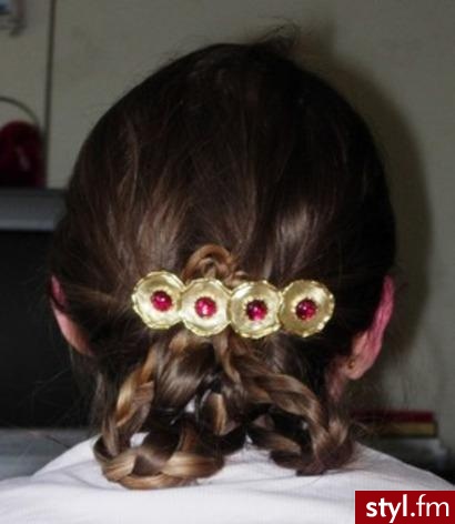 Wieczorowe Średnie Fryzury