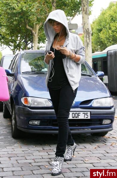 Rihanna in Paris - Moda uliczna Inne Moda