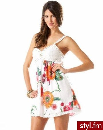 Kobieco i wiosennie. Bebe, $129. - Pozostałe Ciuchy Moda