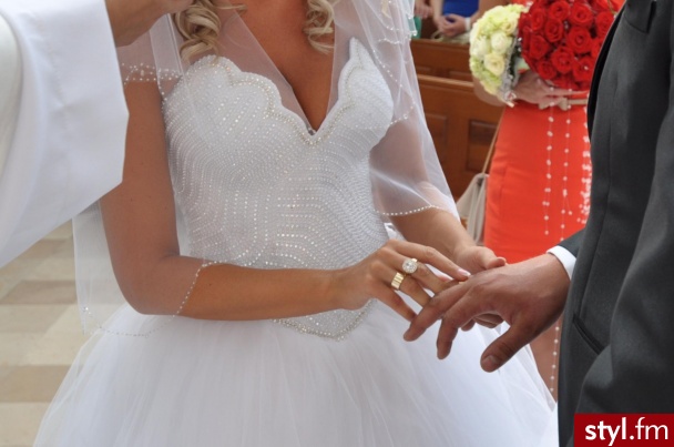 Sprzedam suknie ślubną model 2012 , bogato zdobiony gorset kryształkami swarovskiego - Suknie ślubne Ślub Moda