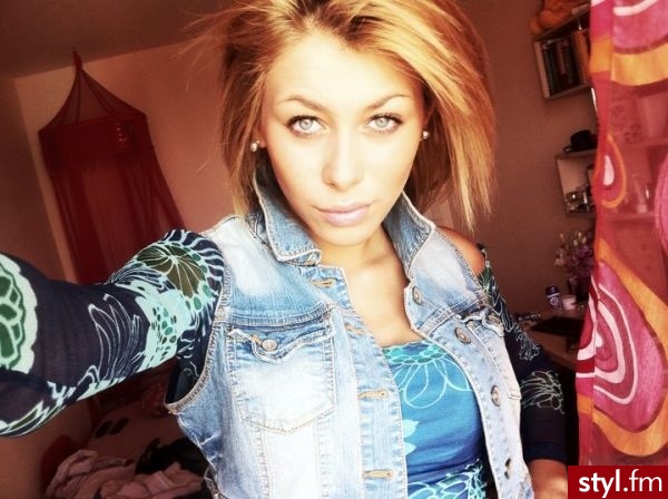 Średnie Fryzury