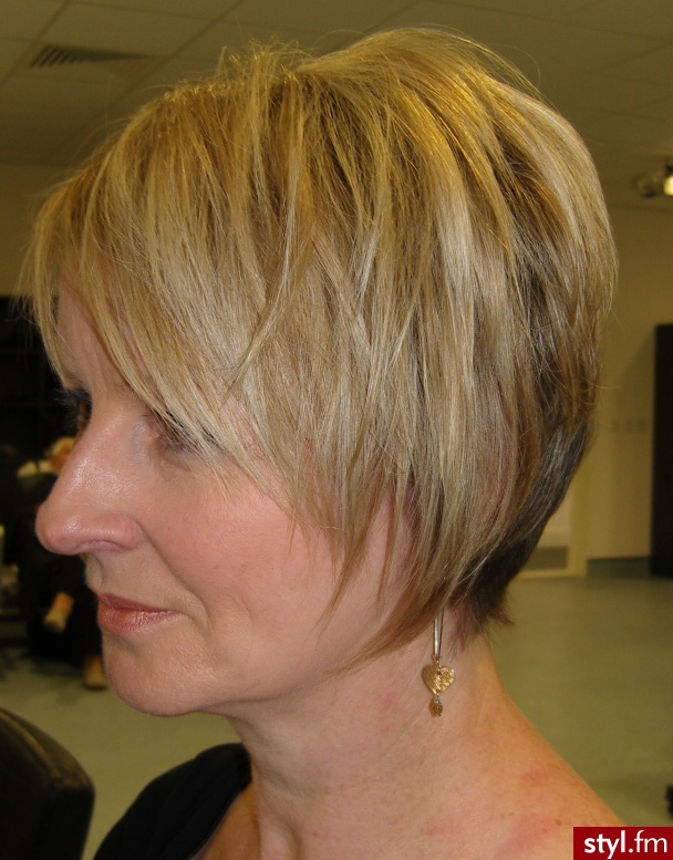 Blond Rozpuszczone Proste z grzywką Na co dzień Średnie Fryzury