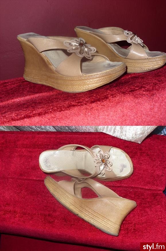 Znalazłam je na strychu moja siostra kupiła je sobie parę lat temu...
Co o nich sądzicie??
Można wyjść na miasto??
Wysokość koturna 9,5cm
Platforma 3cm - Pozostałe Buty Moda