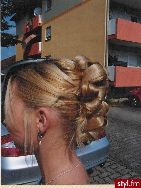 Ślubne Średnie Fryzury
