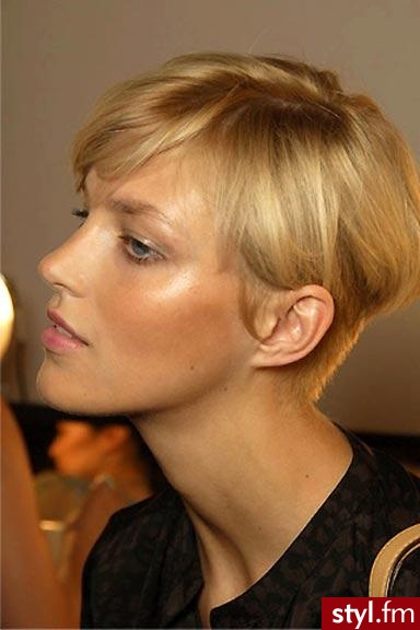 blond - Krótkie Fryzury