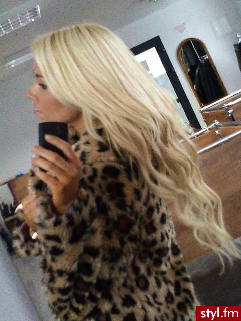 Blond Rozpuszczone Kręcone Wieczorowe Długie Fryzury