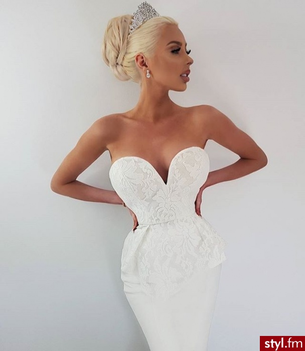 Blond Upięcie Kręcone Ślubne Średnie Fryzury