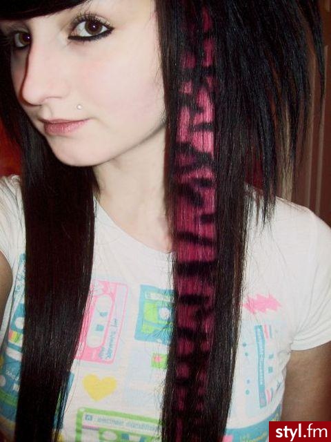 to nie moja fotka ^^ jeżeli to zdjecie znajduje sie juz w galerii prosze napisac, to usune xd - EMO Alternatywne Średnie Fryzury