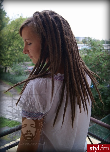 Dredy http://www.dread-zone.pl - Dredy Alternatywne Średnie Fryzury