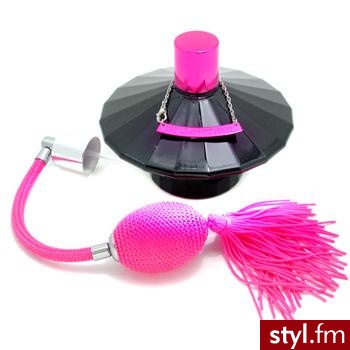 Perfumy "Curious" od Britney Spears z dołączoną pompką. :) Czyż to nie piękna rzecz? - Misz-masz